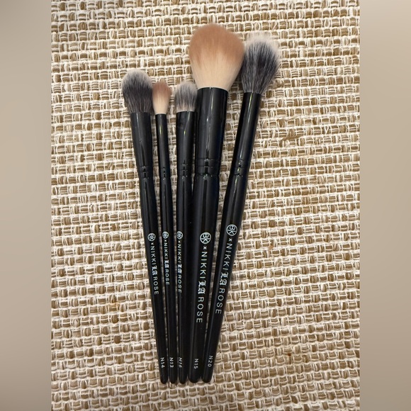 Set of Nikki La Rose brushes. 5 brushes Included